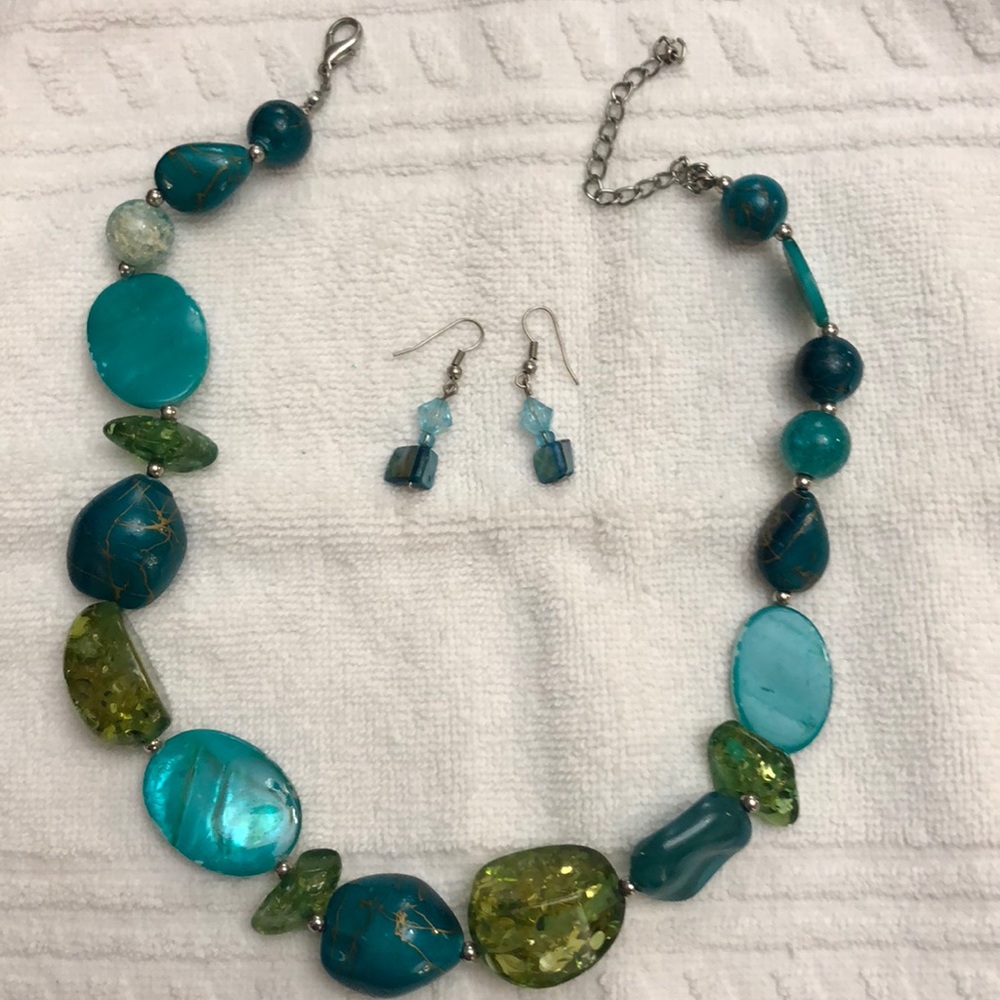 Necklace and earring in a set